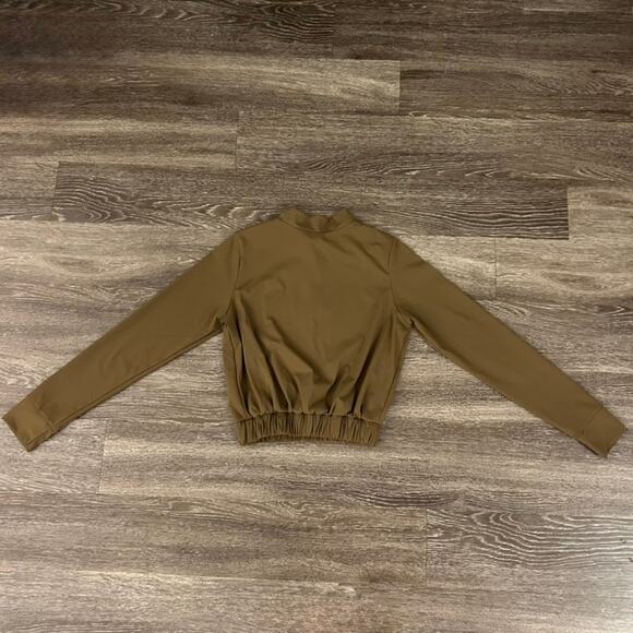 NWOT ADAY Check-In Top Long Sleeve Crop Top Sz Small Olive Brown Stretch Travel - Picture 9 of 16